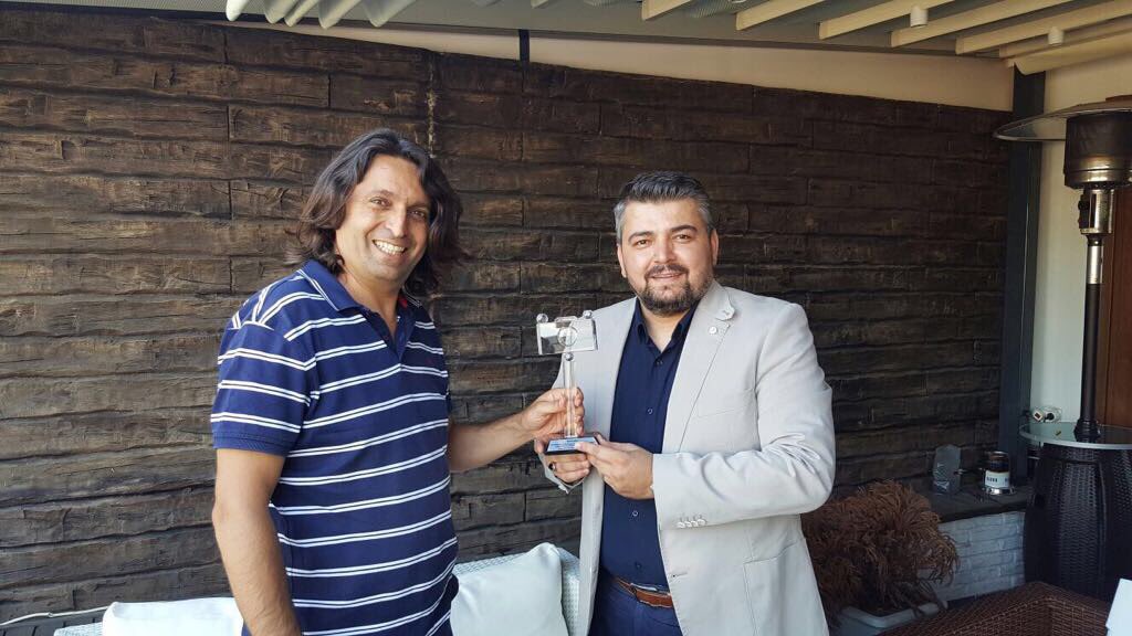 hfd_turizm's tweet photo. Yönetim Kurulu Başkan Yardımcımız Sn. @bekir_kaplan, #15Temmuz Cesur Medya Ödülü'nü teslim alırken...
#HfdGroup https://t.co/amOkpG23Jh