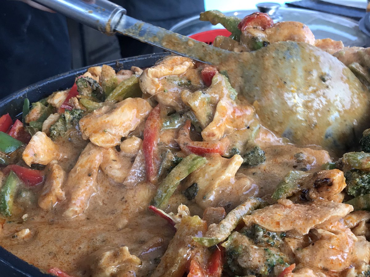 Fins diumenge estem al #WhiteSummer , Curry! Sushis! Mochis! Yakisoba..🍲🍱 #Girona