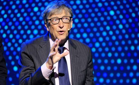 wef's tweet photo. These are the 15 predictions Bill Gates made in 1999 https://t.co/oq5xYjB5Eu #technology https://t.co/QelVnjlLJw