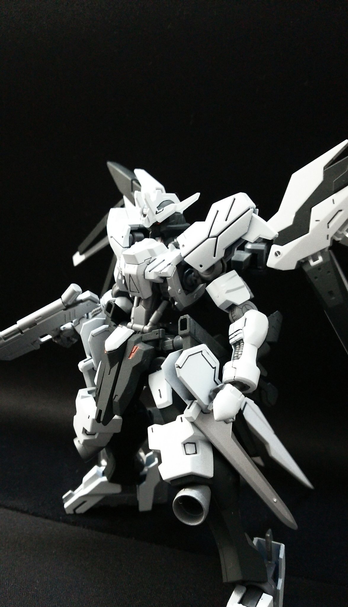 れーぎゃるん Diverdiva両日現地 シュバルツェア ヴィダール Hg ガンダムヴィダールをベースに武装の変更 及びバックパックを追加 オルフェンズの世界観からあえて外れたビーム兵器を実装しオールレンジで戦える設定で改修しました どちらか れーぎゃるん Diverdiva両日現地 シュバルツェア ヴィダール Hg ガンダムヴィダールをベースに武装の変更 及びバックパックを追加 オルフェンズの世界観からあえて外れたビーム兵器を実装しオールレンジで戦える設定で改修しました どちらか