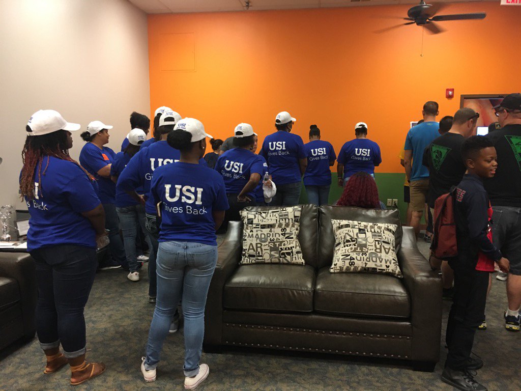 USIAccounting's tweet photo. USI VA Beach Accounting Center preparing to GIVE BACK at Norfolk Food Bank!! https://t.co/WPMlHH2Ngz