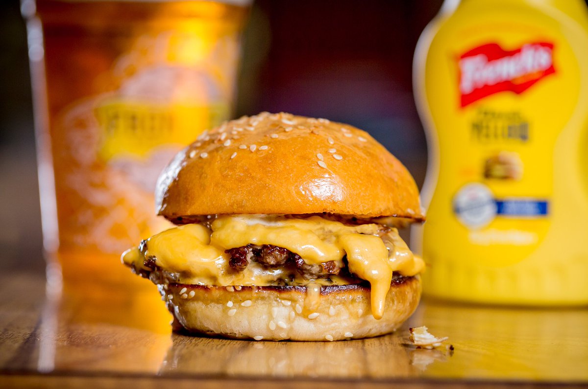Some of the offerings at yesterday's #NationalBurgerDay party by <a href="/Mr_Hyde/">Mr Hyde</a> <a href="/StreetFeastLDN/">Street Feast</a> from <a href="/LeBunUK/">Le Bun</a> <a href="/honestburgers/">Honest Burgers</a> <a href="/burgerandbeyond/">BURGER&BEYOND</a> 📸🍔😋