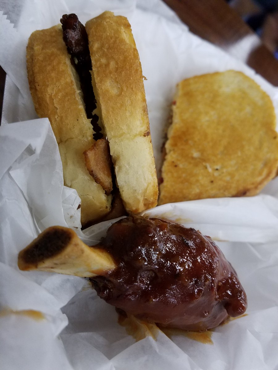 Love the Honey #Sriracha #bacon wrapped pig wingz &amp; Goudazhell #grilledcheese <a href="/MasterBacon911/">MasterBacon</a> #FoodTruck #CLT #Food