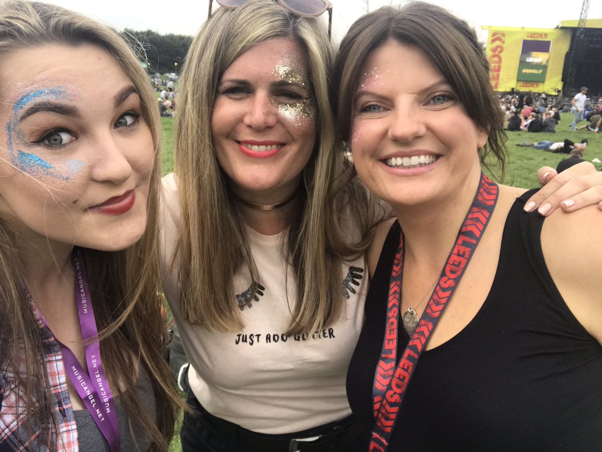 GillyGozza's tweet image. #RANDL17 getting our glitter on x