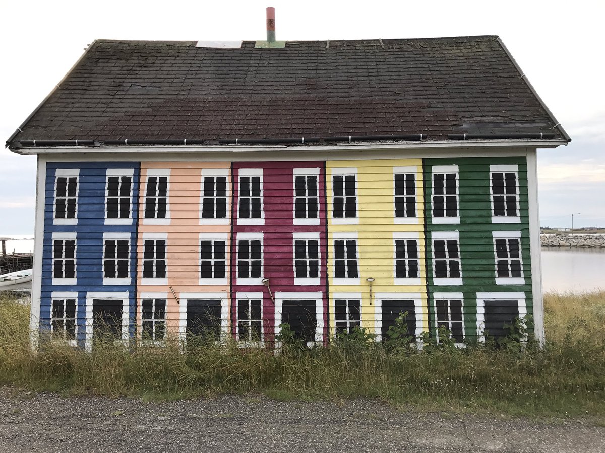 MitchelmoreGNP's tweet photo. A rural jellybean row in Ladle Cove! #CreativeNL #ExploreNL @CentralNL @DerrickBragg https://t.co/AaQaUUXuYl