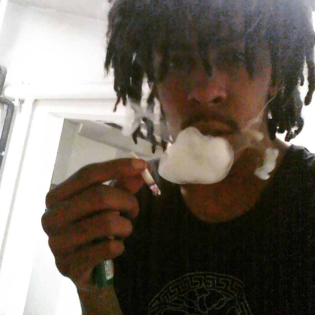 ShiestyRico's tweet photo. that opp pack it be reakin ona nigga 🔫😈 https://t.co/qw4hGPjUGb
