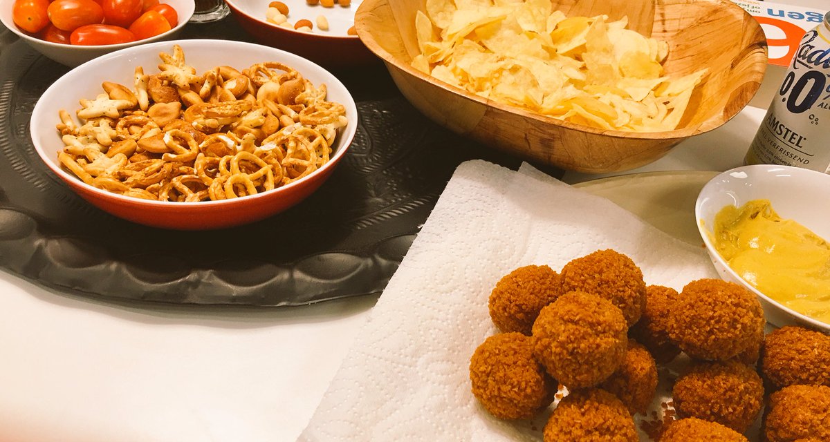 Spiekervrouw's tweet photo. Een vrijdagmiddagborrel bij @Breinwave is een perfect begin van het weekend ! #bitterballentijd #breinwave https://t.co/Xx7S7bWZsn