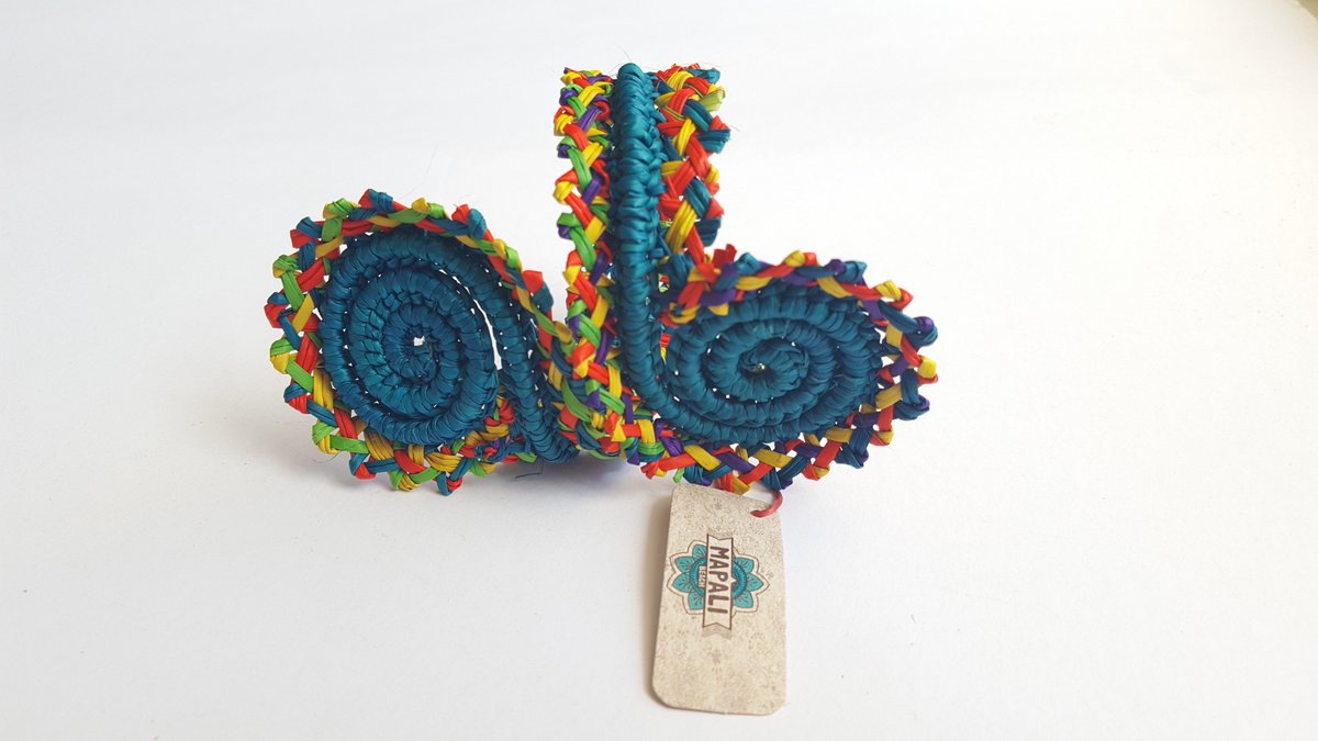 MapaliBeach's tweet photo. #Pulseras en palma de Iraca, con flor de churrumaco, que da un toque juvenil y casual a quien las usa, fabricado en palma de Iraca https://t.co/r6bN3aE68N