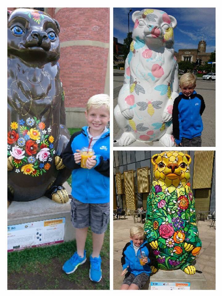 Robinson1Emma's tweet photo. Day off, but couldn't resist a little visit to @unibirmingham #uobbigsleuth bears! @beekind_thebear @rosie_the_bear @buzz_thebear #Bigsleuth https://t.co/FyLiK8Xx48