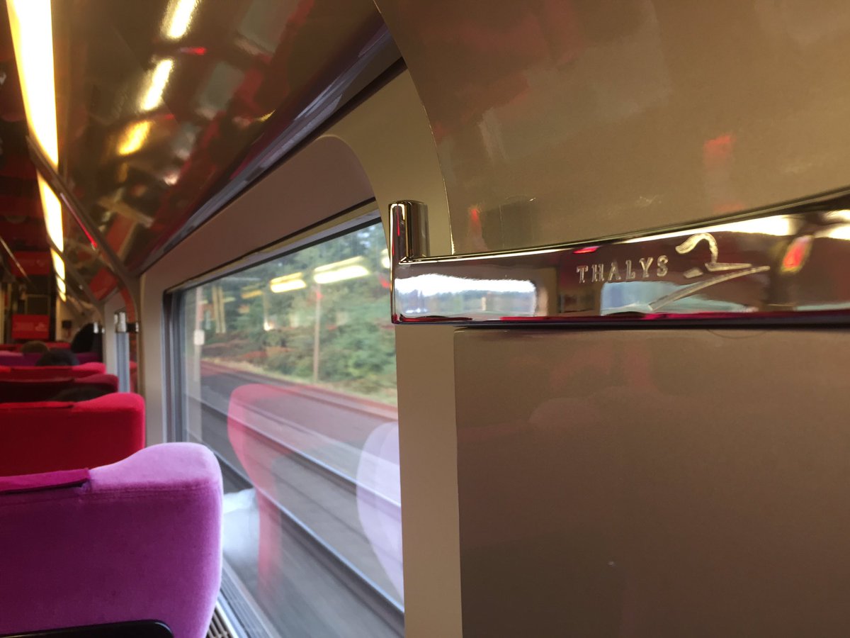 pascalparole's tweet photo. A reculon mais en vitesse @Thalys_de nous éloigne de la #Gamescom2017 tandis que @thalys_fr rapproche de la prochaine #PGW2017 #GamescomGV https://t.co/yr86AKn8qw