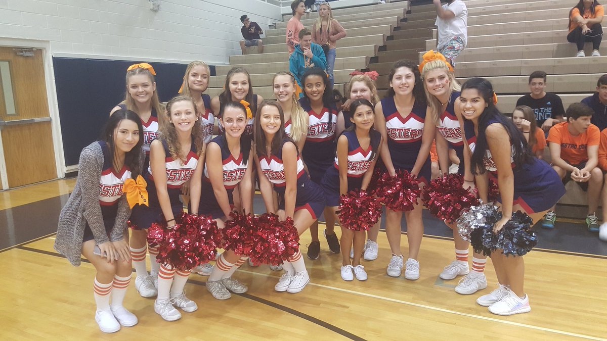 EsteroHS's tweet photo. Fun times at the first pep rally of the year!! #esteroat30 https://t.co/tLR6ilt4E2