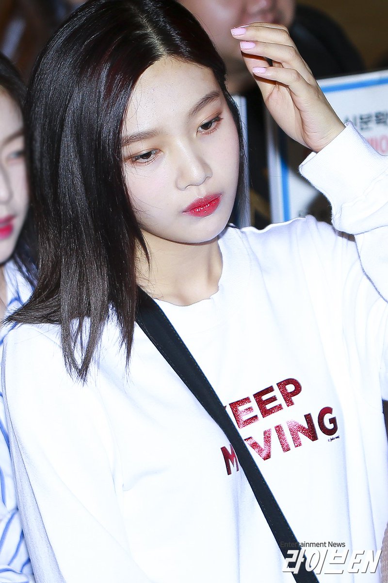 sosdbe's tweet photo. เพิ่งเห็นว่าน้องเปลี่ยนสีเล็บแล้ว วันก่อนยังแดงอยู่เลย💅 https://t.co/D5DYW2aabZ