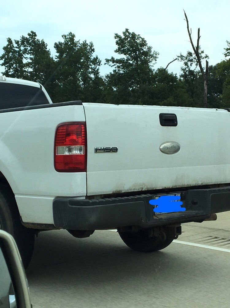 seidl29's tweet photo. What you expect to see when looking at a @ford tailgate vs what you actually see. #StopTheFading #Ford #BlueOval https://t.co/yyademt63s