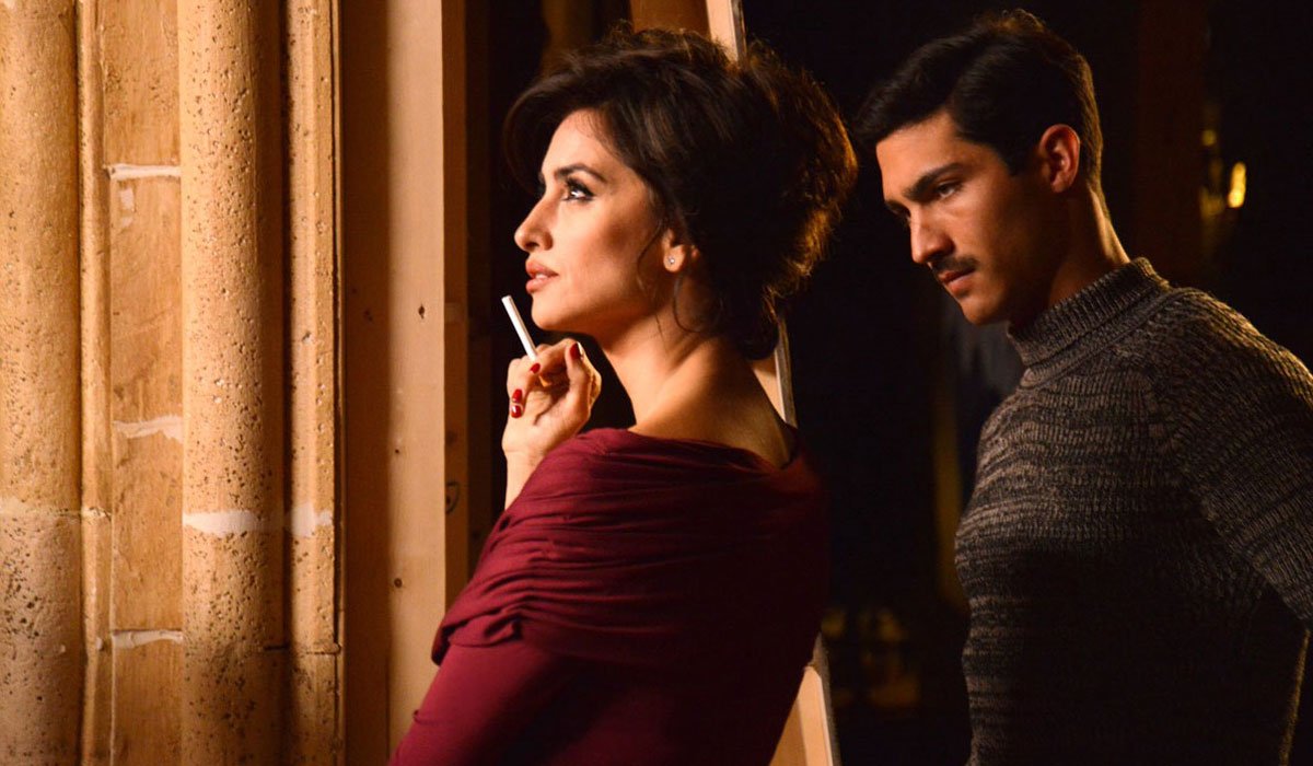 THE QUEEN OF SPAIN is too lacking in story to make it essential. ow.ly/gZ6L30eFggJ