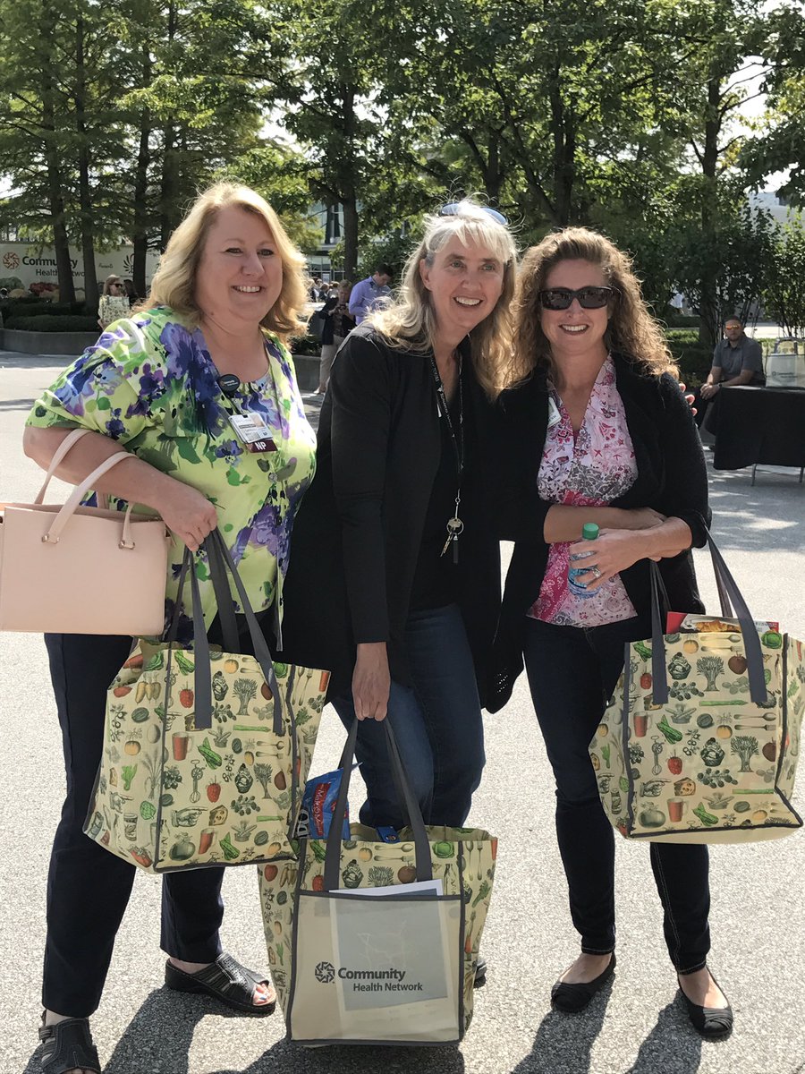 cathyjboggs's tweet photo. @CHNw Behavioral Health Staff packing food bags for donation to the community #CommunityLDI https://t.co/qr3Z7Mr50j