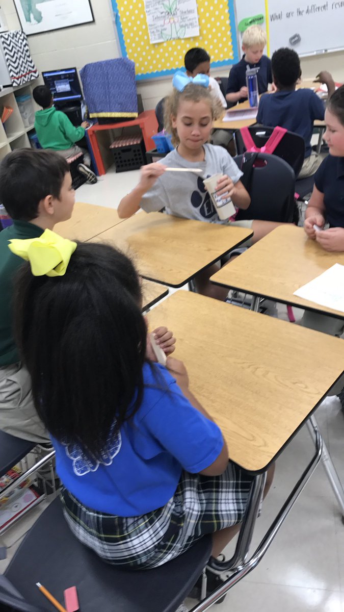 ktdunbar_DPEE's tweet photo. Math Centers and Small Group on the carpet #productivenoise @PrincipalERD @DicksonTigers https://t.co/u7UFAZiNFk