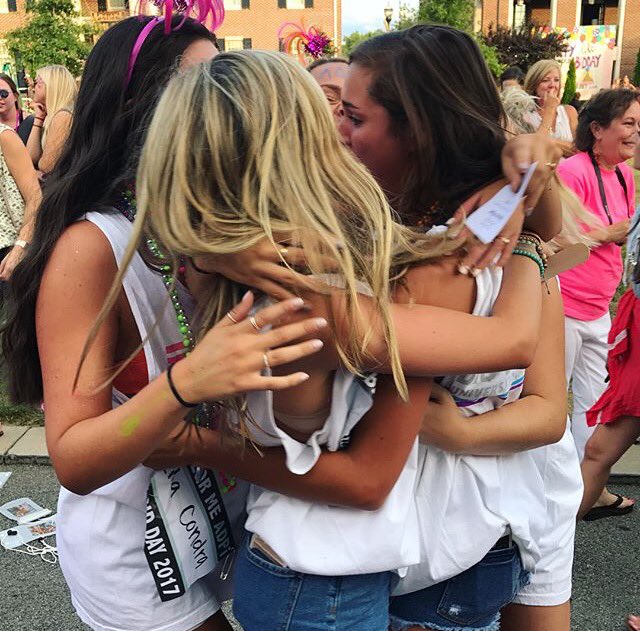 That moment when you and all of your suite mates go ΑΔΠ!! We are so excited for our new Alphas!🦁💎 #adpitennessee
