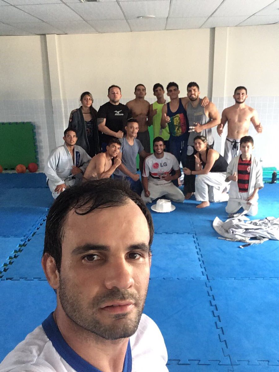 ArrudaCaraubas's tweet photo. Treino insano. #JiuJitsu #kimura #Neonutri https://t.co/rY7rcZsM02