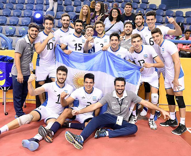 TomasRodriguezC's tweet photo. ¡Campeones! La Sub 23, 4-2 a Rusia: 15-10, 15-11, 16-14, 14-16, 13-15 y 15-9. 

¡Primer título mundial en la historia del #vóley argentino! https://t.co/8QWsAAkDuT