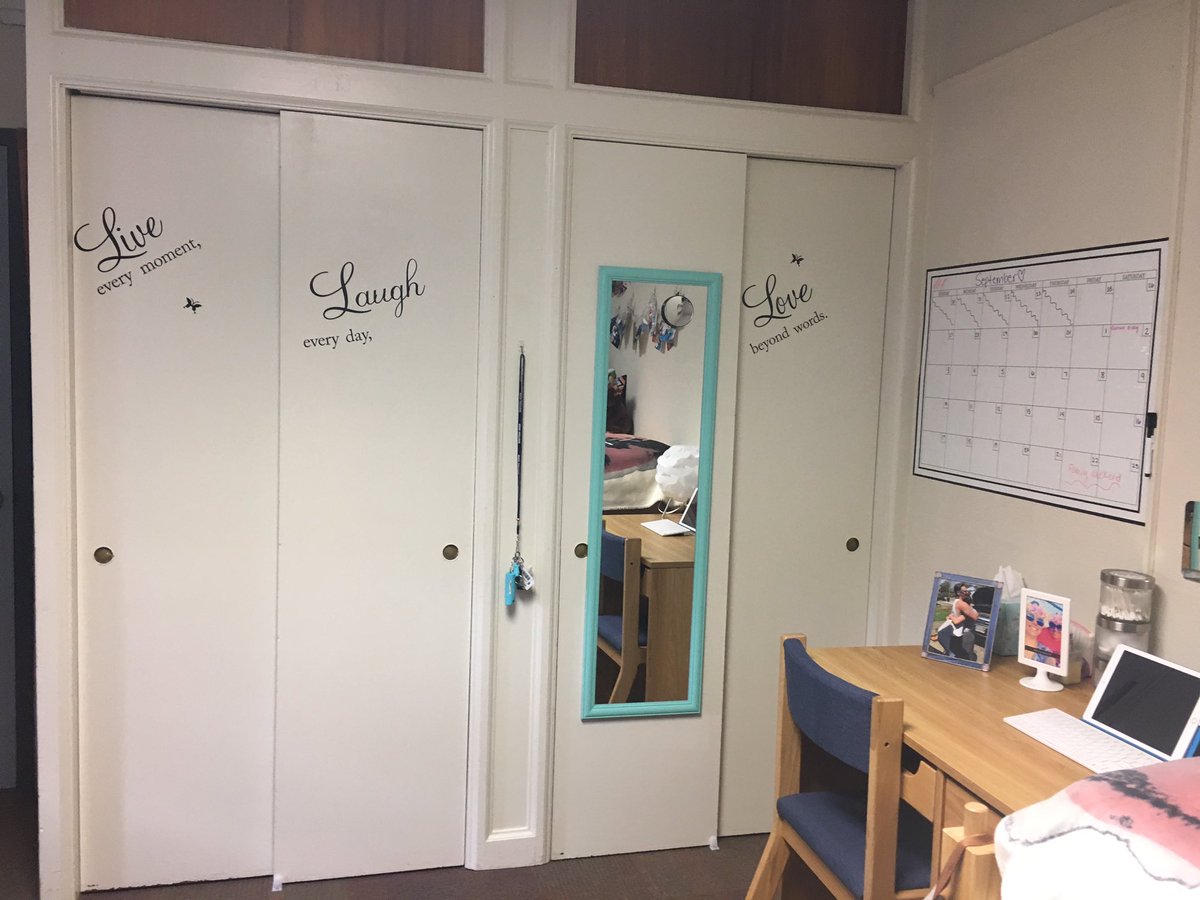 breezylynn0819's tweet photo. Finally got around to taking pictures of my Dorm Room! #hoodbound #Classof2021 https://t.co/rLcq52XYNs