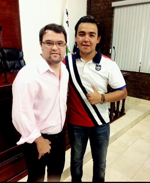 Eveverardo1's tweet photo. Gracias por tus palabras, eres una gran inspiración
Paco el primer hombre con down en ganar un Ariel 
#ElAlien https://t.co/s9oBo1eyu0