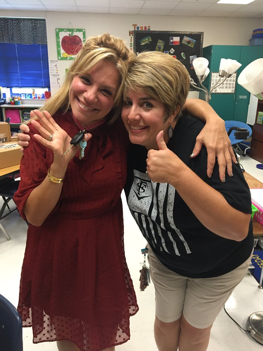 AmyDeering1's tweet image. #WESRoars #Keysfound. Amy Hall is our hero!  Keys found!!!