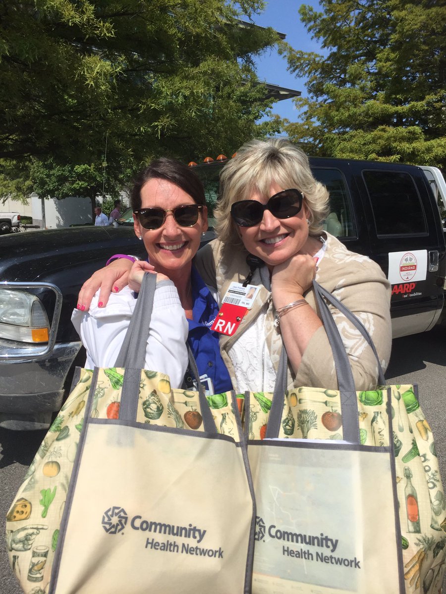 CHNwNurses's tweet photo. Beth Sims and I at our LDI packing food for delivery to our local communities today and tomorrow. Love that CHNw gives back! #communityLDI https://t.co/67AZ08vycB