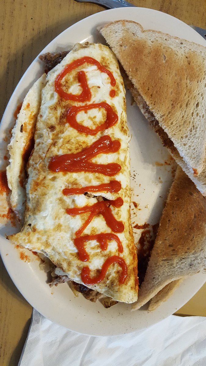 vikingpower22's tweet photo. @nancyguberti this is also good for your heart too! Yes that is hot sauce x2, jalapeños and onions w egg whites and chorizo #vesselsopen https://t.co/DvdTOWY6bB