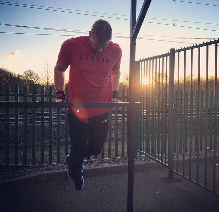 thehamptongym's tweet photo. Come and have a go on our outdoor monkey bars! Sam doing some tricep dips! #greatendtotheday https://t.co/S5wI6irSYt