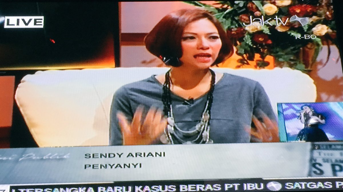 Lagi dijalan mau nyanyi eh di telfon <a href="/JaktvCom/">JakTvOfficial</a> ngobrol sedikit tentang menyikapi haters yahahah 😝