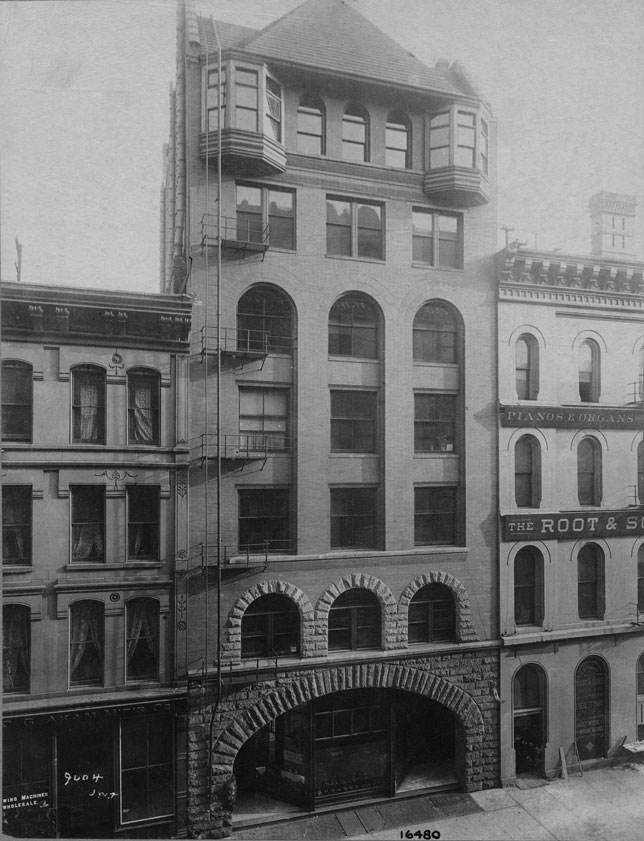 CCCArchives's tweet photo. #HappyBirthday @ColumbiaChi! #OTD in 1890 Columbia opens @ Stevens Art Gallery Today we officially begin our 128th year!
#ColumbiaChiHistory https://t.co/9ZkZtzVi7Q
