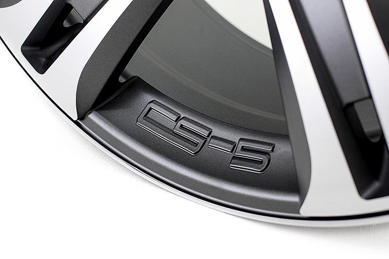 premieredition's tweet photo. Detailed photo's showcasing the qualities of the Premier Edition CS-5 #wheels #premieredition #cs5wheels #luxurycars #4x4 #suv #22inch #uk https://t.co/OOeAaPl9sG