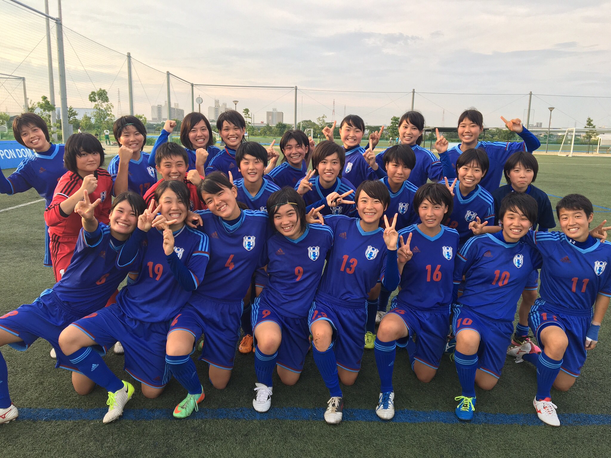 公式 追手門高校女子サッカー部 8月26日 土 大阪高校総体 Vs 香ヶ丘リベルテ高校 Kickoff 9 00 In 柴島高校 自分達は決して強いチームではない 全員がチャレンジャーだ この夏 やってきたことをしっかり出し まずは初戦 勝ちきります 応援よろしく 公式 追手門高校女子サッカー部 8月26日 土 大阪高校総体 Vs 香ヶ丘リベルテ高校 Kickoff 9 00 In 柴島高校 自分達は決して強いチームではない 全員がチャレンジャーだ この夏 やってきたことをしっかり出し まずは初戦 勝ちきります 応援よろしく