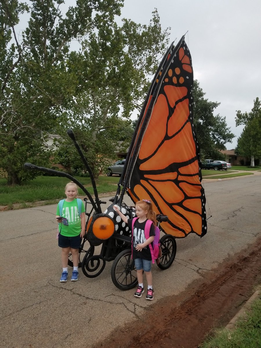 thesunnymouse's tweet photo. So excited to see these beautiful butterfly bikes setting up in front yard. @gamerandmouse @HotternHell100 @fainrockets #fainrocks https://t.co/QVPH8j8sWa