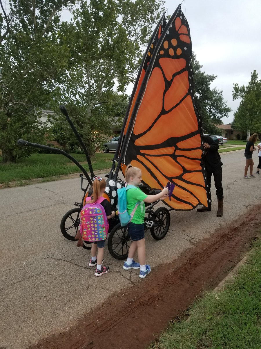 thesunnymouse's tweet photo. So excited to see these beautiful butterfly bikes setting up in front yard. @gamerandmouse @HotternHell100 @fainrockets #fainrocks https://t.co/QVPH8j8sWa