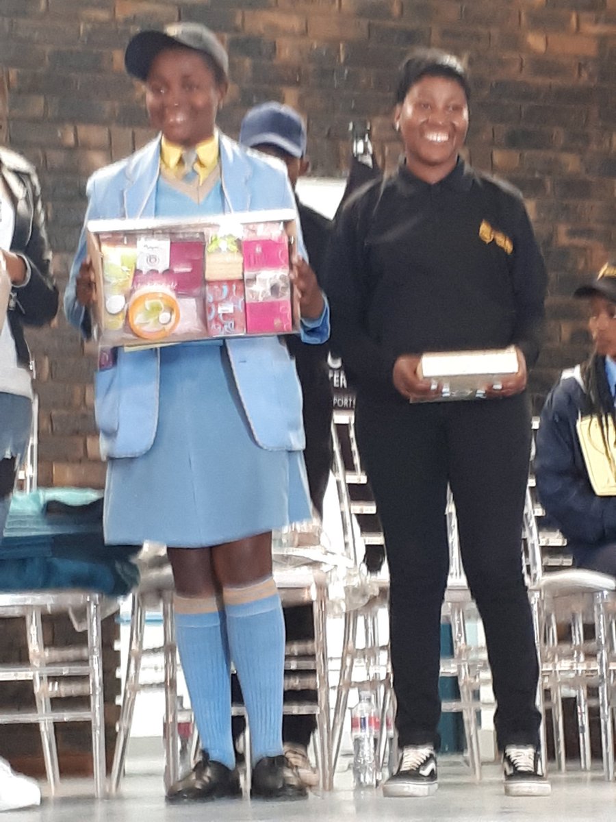 Mzansi_S_Bee's tweet photo. Bonolo, the proud coach and mentor @ortambo_int #msb2017 https://t.co/oNGsiS28hR