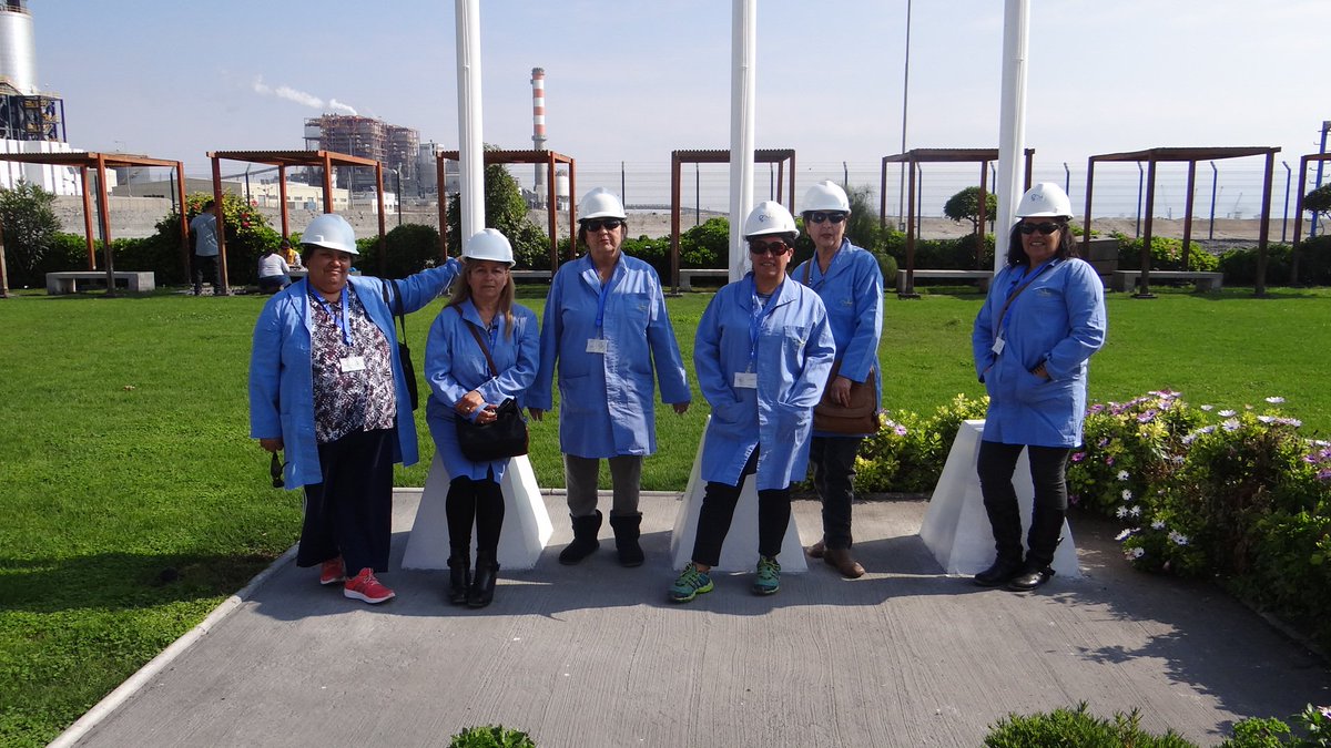 ClaudioSazo1's tweet photo. junta de  vecinos n°3 de Mejillones visito planta de GNLM. 
 destacaron la limpieza el orden y el compromiso con la comuna. https://t.co/Ew3mrPGO3g