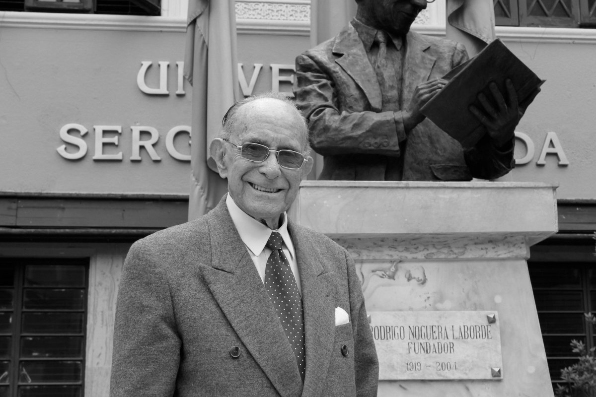 Ramón Bulla Quintana (1 de abril de 1927 - 24 de agosto 2017) Q.E.P.D.
Decano emérito y fundador de la Escuela de Filosofía y Humanidades.