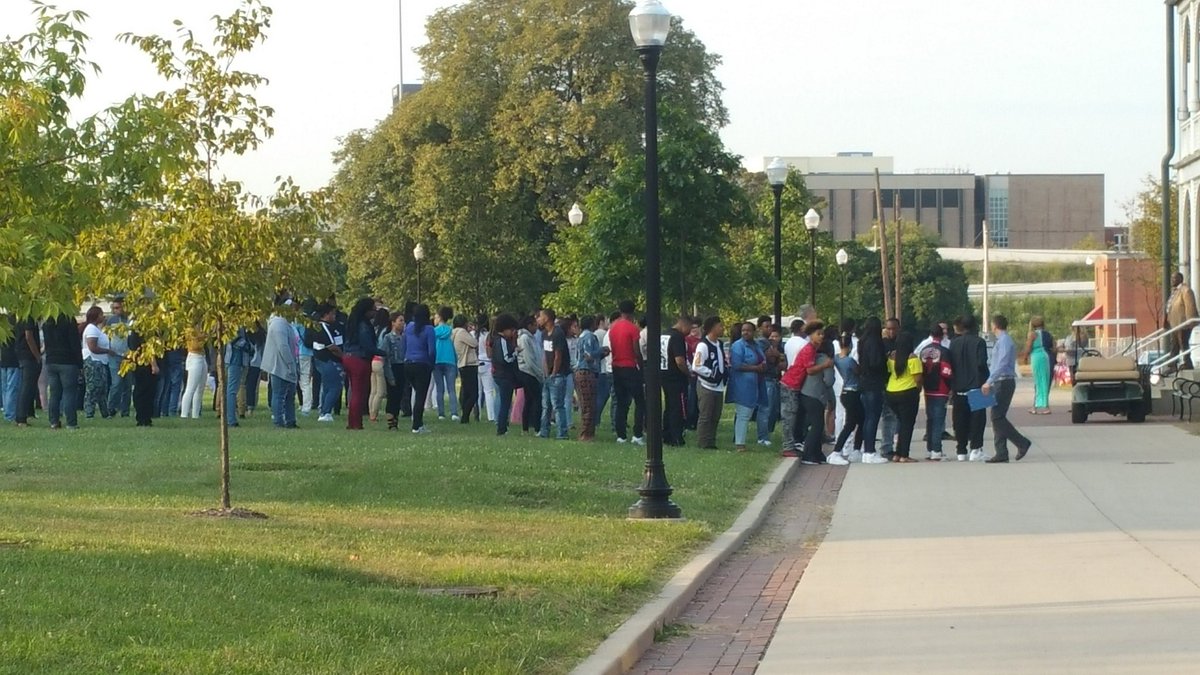 mastone99's tweet photo. THIS! Students made a quiet and orderly exit/re-entry for the fire drill. #Ft Hayes #SpiritOfCCS https://t.co/ABSB1QLJMu
