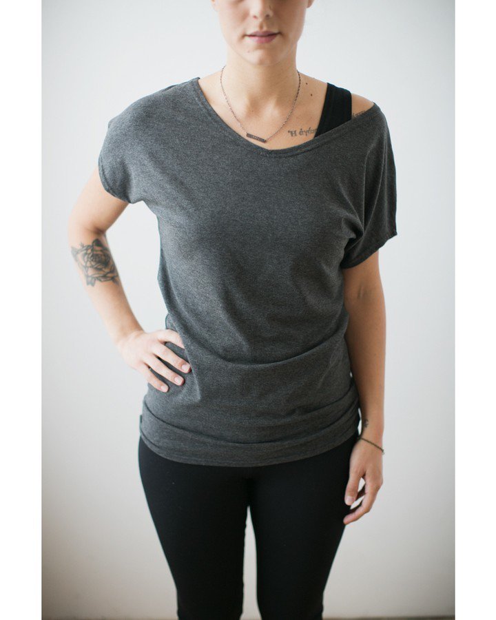 ButterCClothing's tweet photo. Happy Friday! Are you looking forward to a quiet evening in? This short sleeve top is perfect for the occasion. https://t.co/GUdttCV0fY https://t.co/ynrNIZFgFB