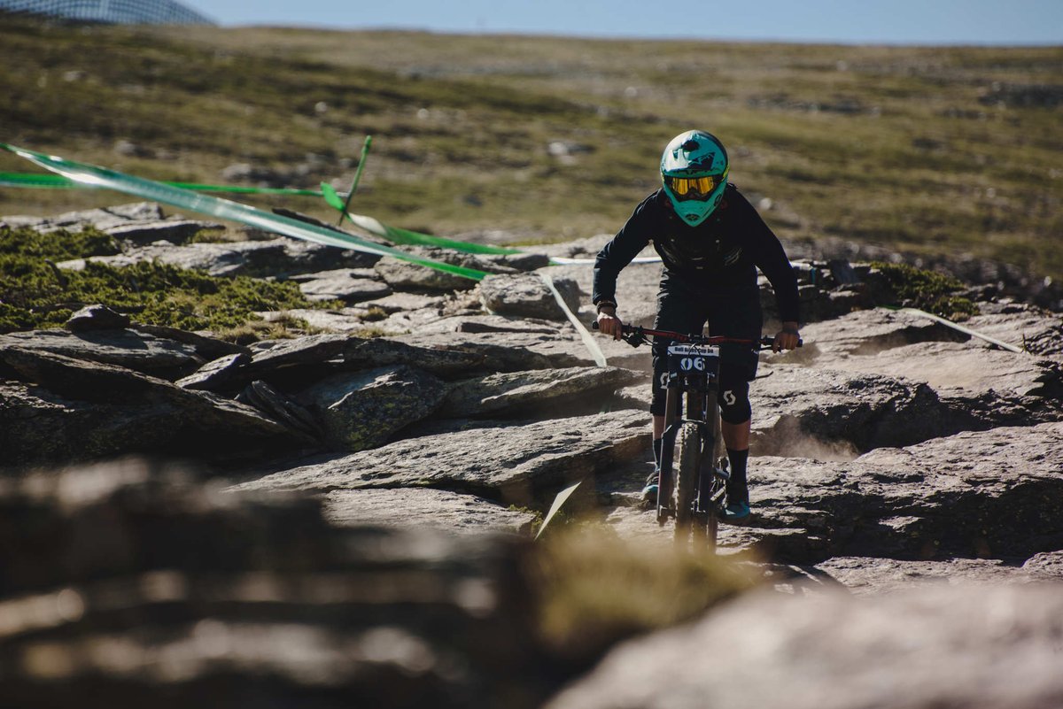 Bergamont_Spain's tweet photo. Un cuadro de 27.5" con un recorrido de 210 mm… ¿Cuánta potencia necesitas para escapar de la rutina? #Straitline #Bergamont https://t.co/AS9rZLinnU