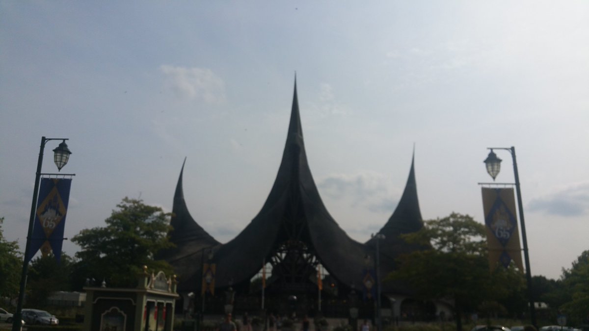 MeesKoolMees's tweet photo. Jaaaaa! Zijn we weer! #Efteling https://t.co/5UPRlTHsMN