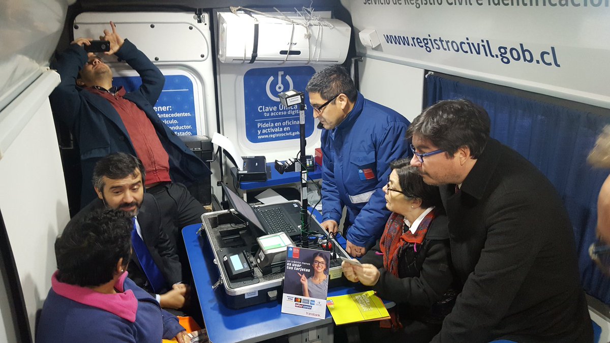 DPRLosLagos's tweet photo. Intendente y ministros Vivienda y DSocial invitan a comunidad a ingresar al Registro Social de Hogares para acceder a beneficios del Estado https://t.co/61kiES433G