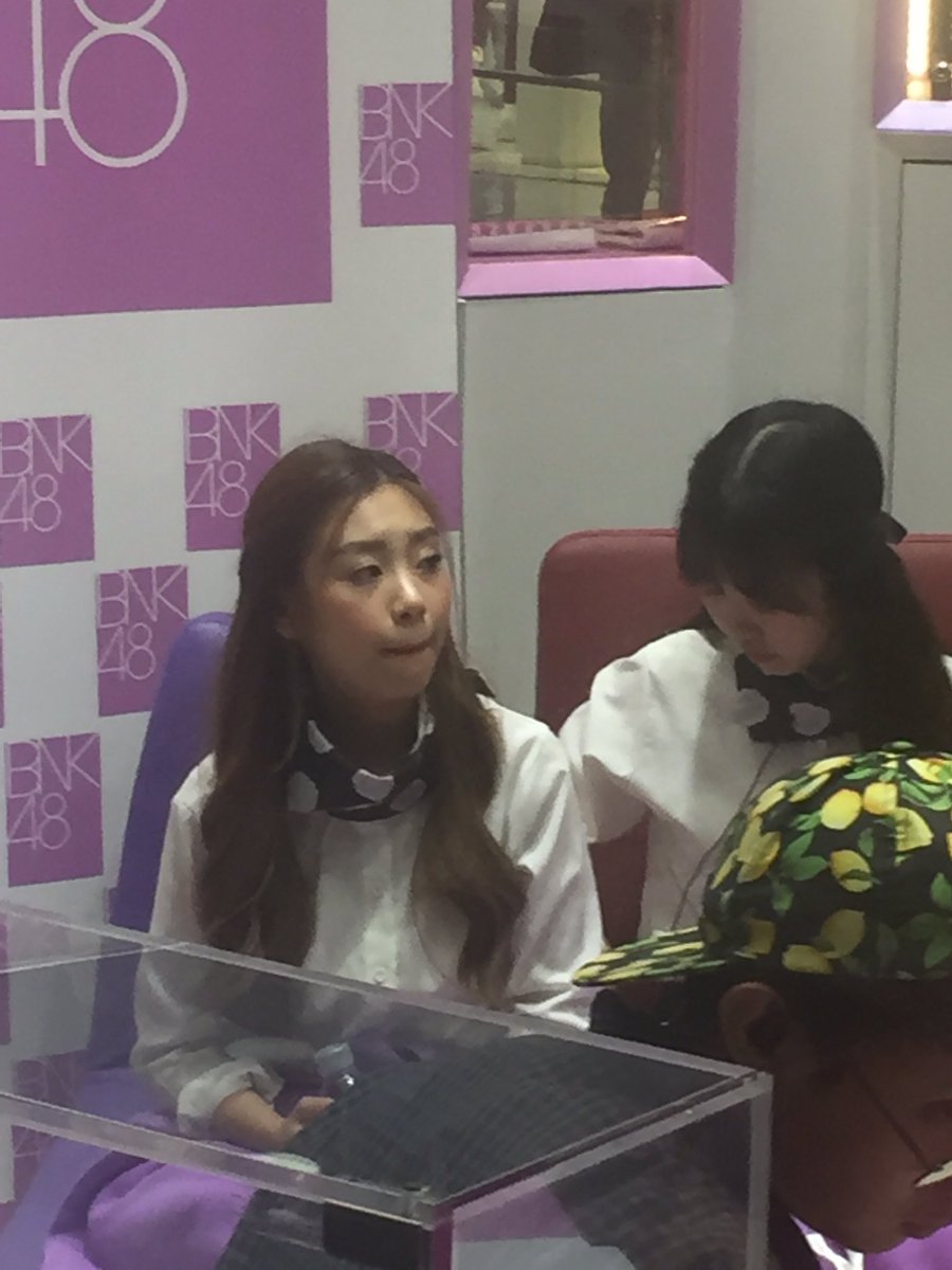 chu_mont's tweet photo. รีวิวจากกล้องกากๆ : BNK48 Airline : Queen แก้ว : CEO ของ Airline~ #bnk48 #KaewBNK48 #QueenGuard https://t.co/YJQ0LKc3Tv
