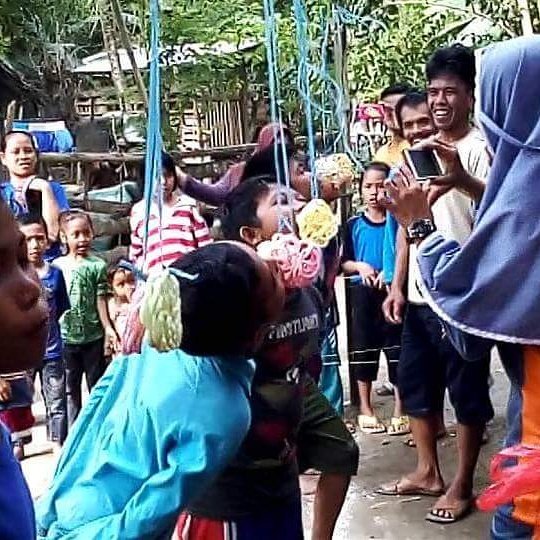 SamirahHj's tweet photo. Lomba anak2 didesa katumbangan alhamdulillah lancar.
Syukur juga karna bisa membantu mereka 
@cak_imin https://t.co/BN4xo3dJZ9