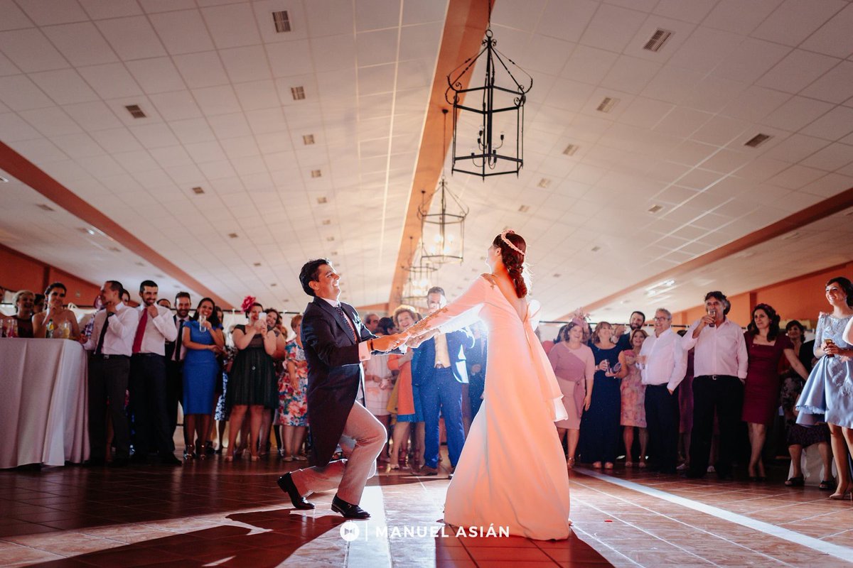 MAsianFoto's tweet photo. Boda Trini y Manolo. Para ver la boda completa ➡️ https://t.co/aFud09S325 https://t.co/hS0JYHpIJV