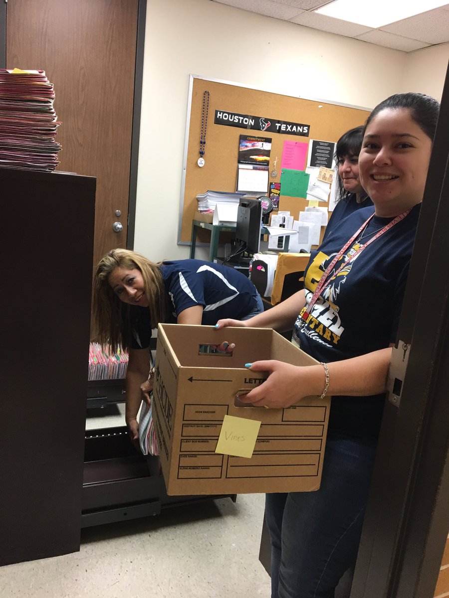 ErmelES_AISD's tweet photo. Ermel staff prepping for #HurricaneHarvey @mlescalante1 #ermelelementary https://t.co/jssXcPFLyk