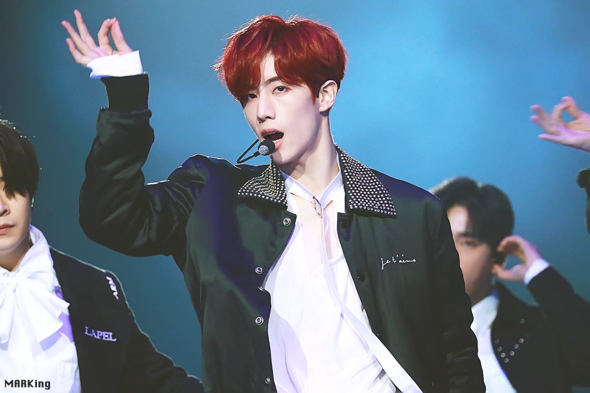 MARKing9394's tweet photo. 170820 KCON in LA @mtuan93 

마크는 빨개요❤️

#GOT7 #갓세븐 #Mark #마크 https://t.co/EWjEF72Ahz