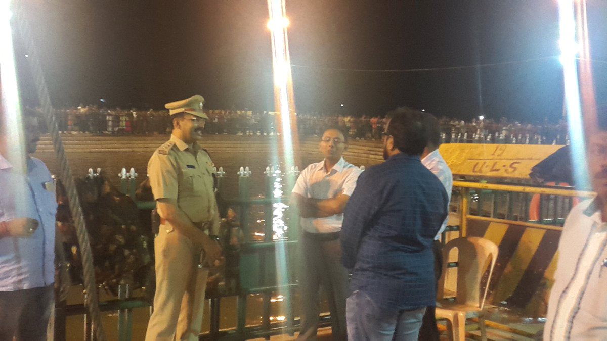 frazertowntraf1's tweet photo. DCP traffic East and Acp trafic East at Halasur ganesha immersion point https://t.co/tAfW3lwOZc