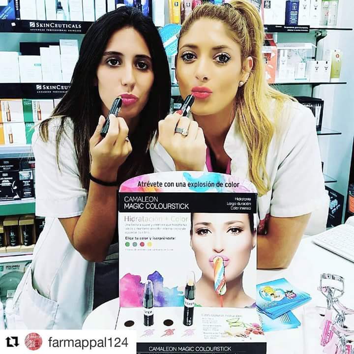 camaleon_spain's tweet photo. El color más permanente e hidratante que está contigo todo el año!!! Con fotos así da gusto empezar el finde!!! 💄❤😀 #magiccolourstick https://t.co/pIKn7mt5CE